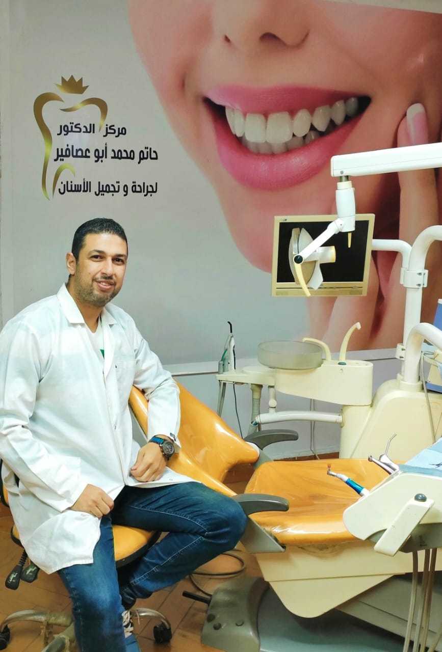 دكتور حاتم محمد ابو عصافير اخصائي تركيبات و تجميل الاسنان